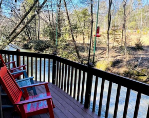 NEW!Creek front Cabin W/ Kingbed/Firepit/Fireplace